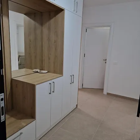 Apartment Aurora Kune